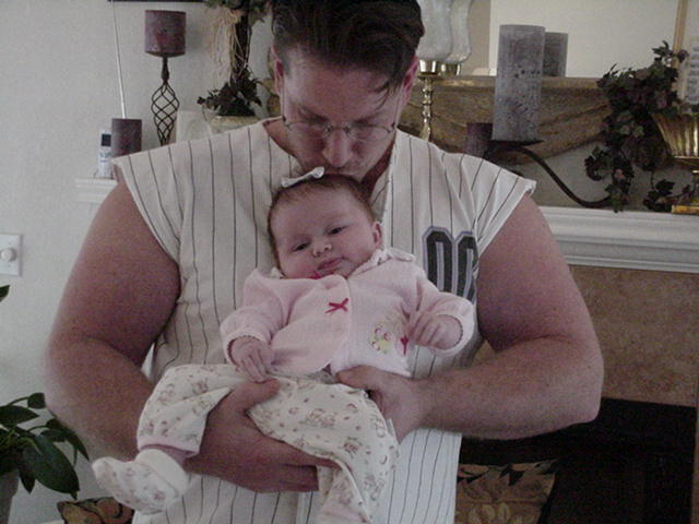 Daddy loves the little girl